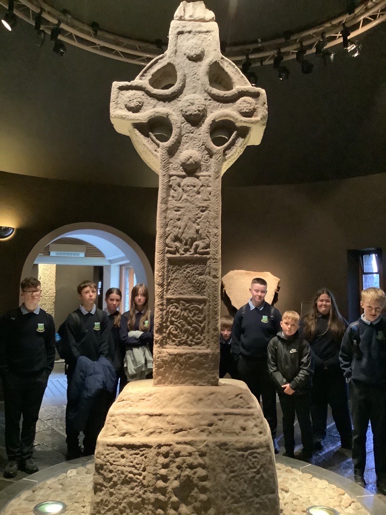 ASCN 1st years in Clonmacnoise - High Cross